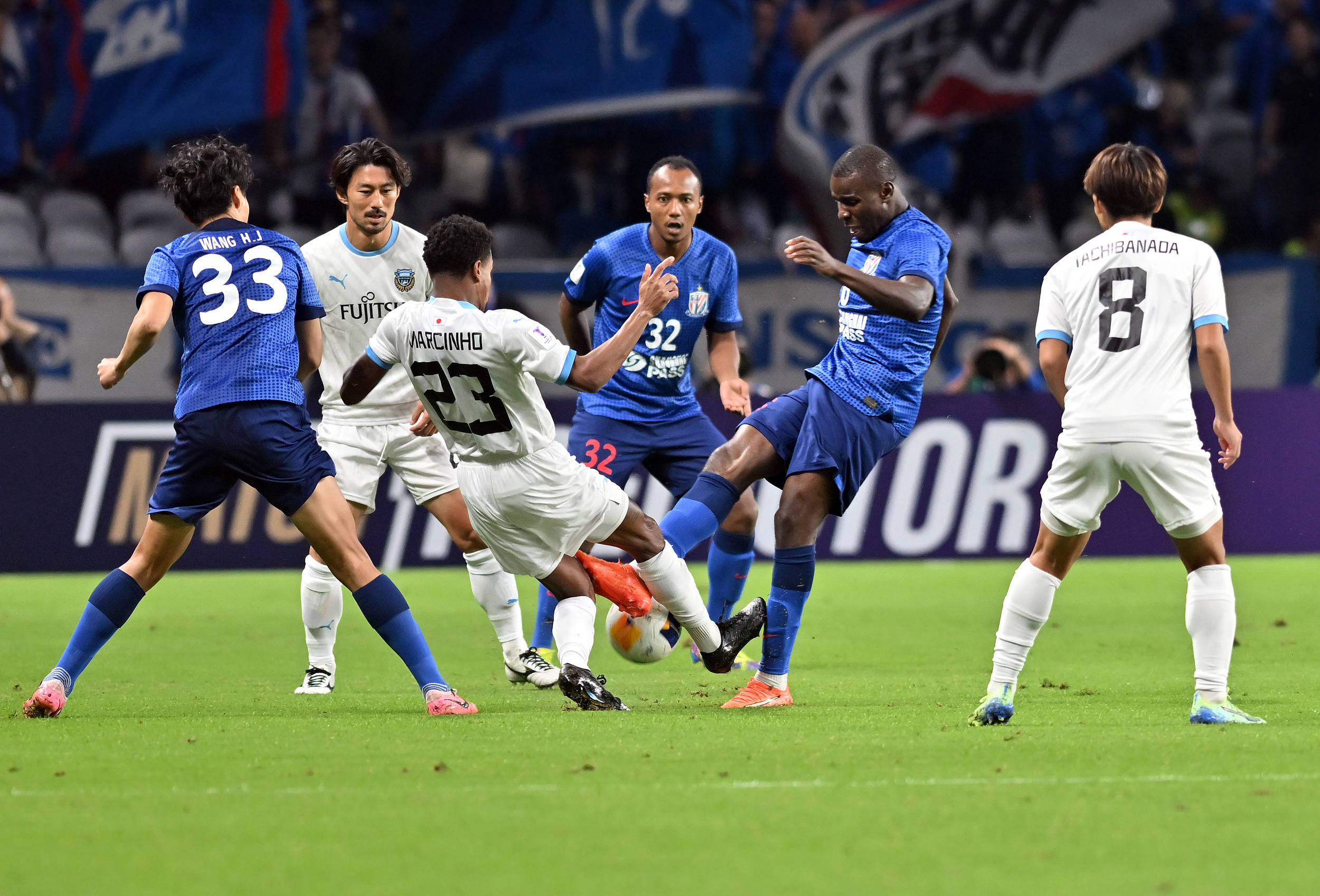 两支球队各 两支球队各