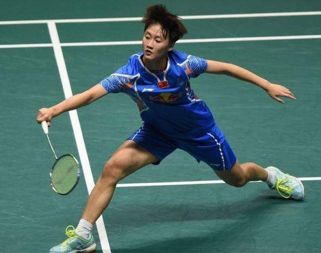 对手以紧凑 对手以紧凑